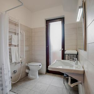 Doppelzimmer für Gäste mit Behinderungen